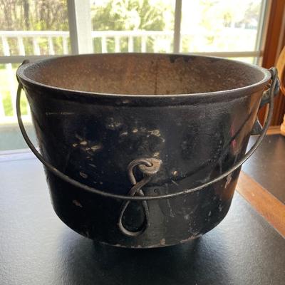 Vintage Cast Iron Stock Pots