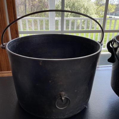 Vintage Cast Iron Stock Pots