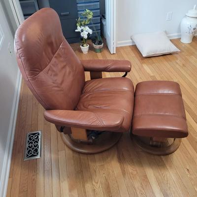 Ekornes Stressless Recliner and Ottoman (B1-EL)