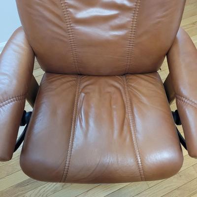 Ekornes Stressless Recliner and Ottoman (B1-EL)