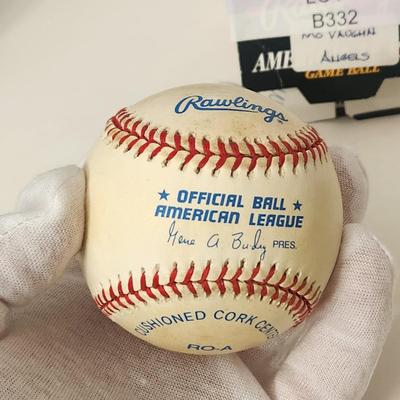 Mo Vaugan OMLB Signed Autographed Baseball