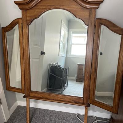Dresser/mirror (Magnolia Classics)