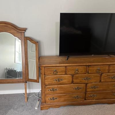 Dresser/mirror (Magnolia Classics)
