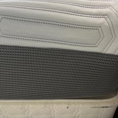 Queen mattress and boxsprings
