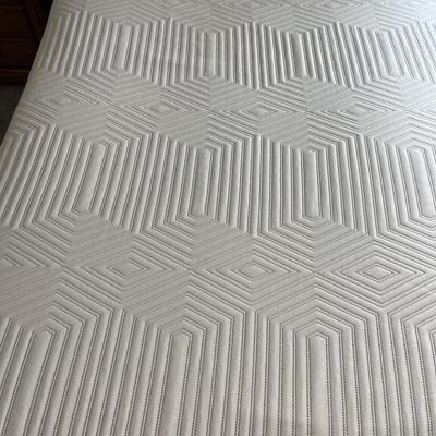 Queen mattress and boxsprings