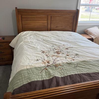 Queen headboard footboard set