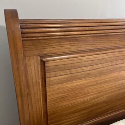 Queen headboard footboard set
