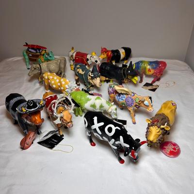 Huge Lot of Cowparade Figurines (PB-RG)