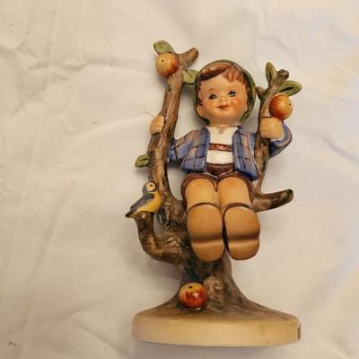 Hummel Apple Tree Boy W/ Matching Plate