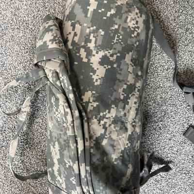 Large field Army backpack w/bedroll or tarp