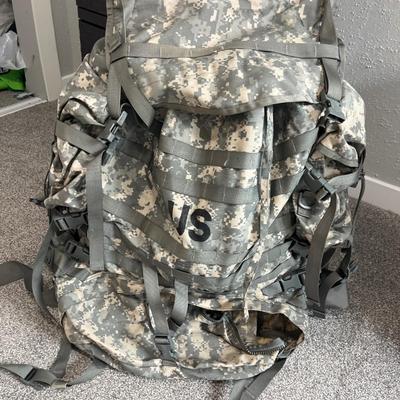 Large field Army backpack w/bedroll or tarp