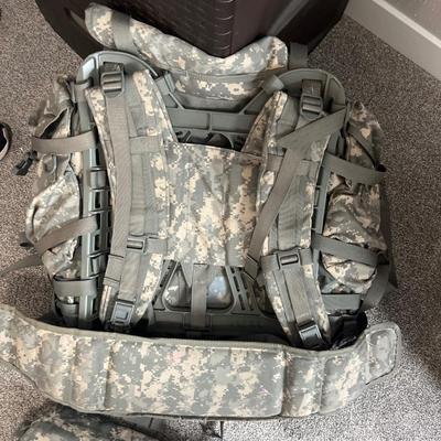 Large field Army backpack w/bedroll or tarp