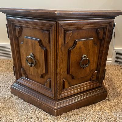 Traditional Style Hexagonal Commode