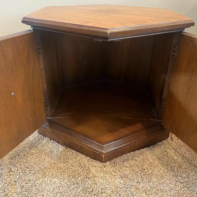 Traditional Style Hexagonal Commode