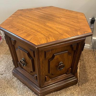 Traditional Style Hexagonal Commode