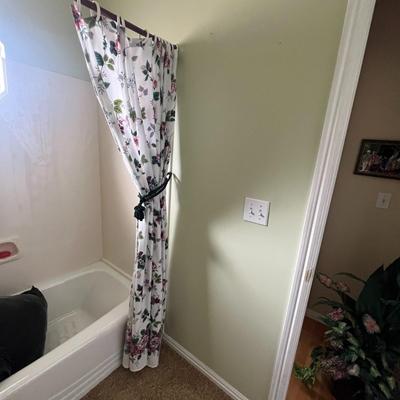 Floral Pattern Fabric Shower Curtain & Rod