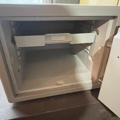 Sentrysafe Fireproof And Waterproof Safes