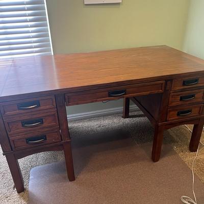 Vintage-style Solid Wood Executive 5 Drawer Desk