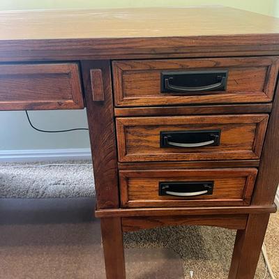 Vintage-style Solid Wood Executive 5 Drawer Desk