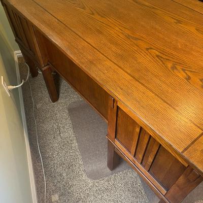Vintage-style Solid Wood Executive 5 Drawer Desk