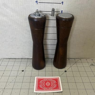 Vintage Wooden Salt And Pepper Mill Grinder Set