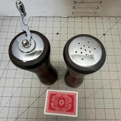 Vintage Wooden Salt And Pepper Mill Grinder Set