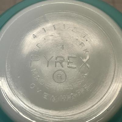 Set Of 2 Vintage PYREX 403 & 411 Bird Egg Blue Mixing Bowls