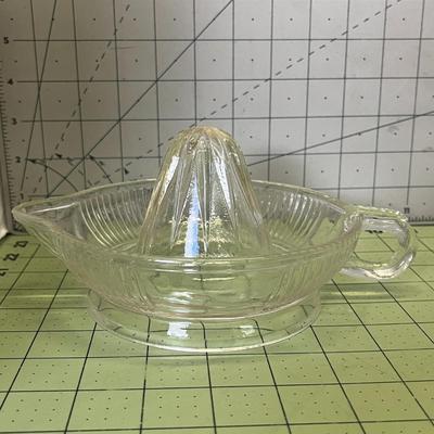 Vintage Clear Glass Citrus Juicer / Reamer