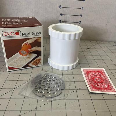 Vintage White Eva Multi-grater Kitchen Gadget