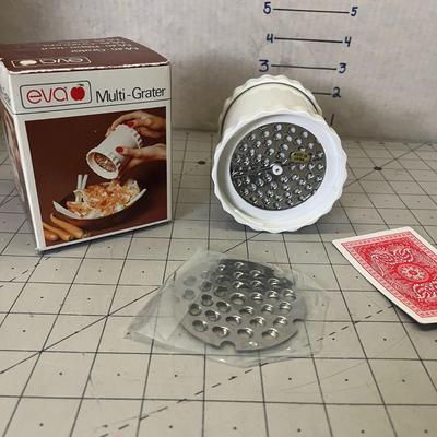 Vintage White Eva Multi-grater Kitchen Gadget
