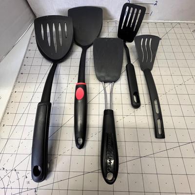 17-piece Assorted Kitchen Utensils Set