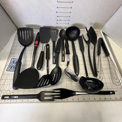 17-piece Assorted Kitchen Utensils Set