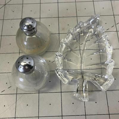 Salt & Pepper Shaker Set With Glass Leaf Dish