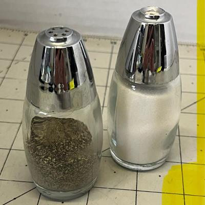 Salt & Pepper Shaker Set With Glass Leaf Dish