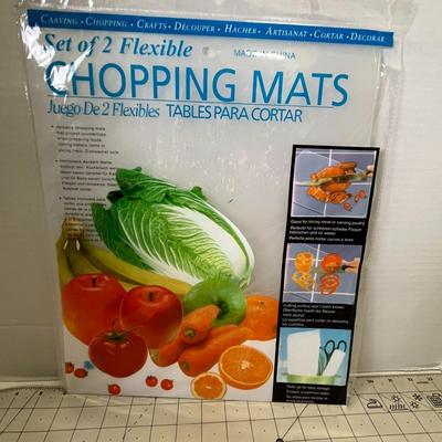 Fruit & Vegetable Carving Tool Set With 2 Flexible Chopping Mats & Corn on Cob Holders.