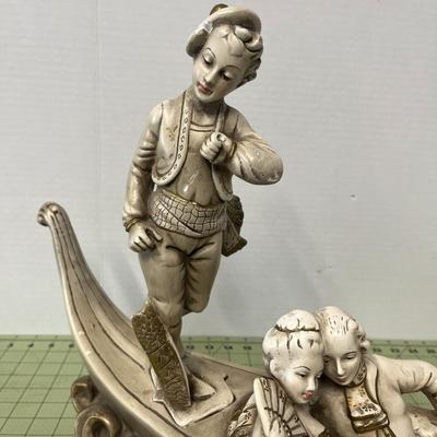Vintage Venetian Gondola Figurine – Romantic Couple & Gondolier Resin Sculpture
