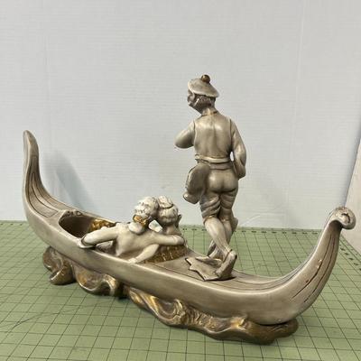 Vintage Venetian Gondola Figurine – Romantic Couple & Gondolier Resin Sculpture
