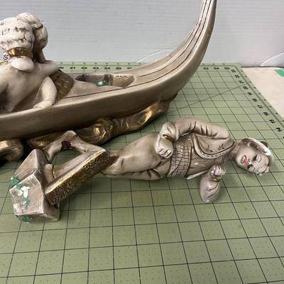 Vintage Venetian Gondola Figurine – Romantic Couple & Gondolier Resin Sculpture