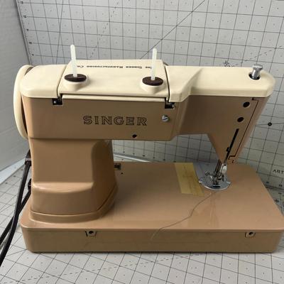 Vintage Singer 401A Sewing Machine with case! Manufactured between 1957-1961