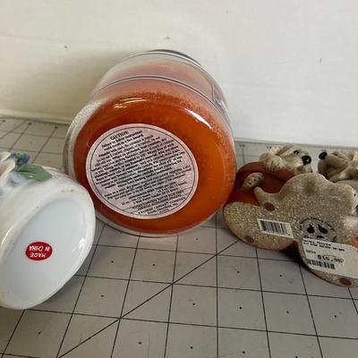 Yankee Candle, Old Ceramic Pot Cover & Second Nature Design Quarry Critters Pit Stop