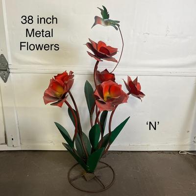 Home Décor Metal Flower Bouquet With Base