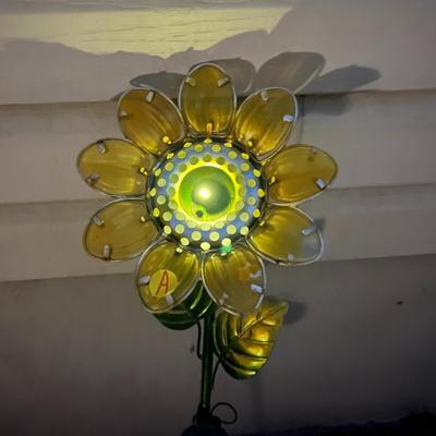 Yellow Solar Sunflower Garden Stake Light