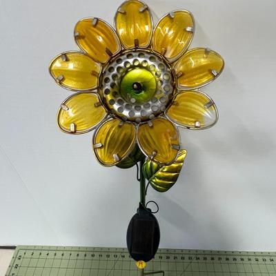 Yellow Solar Sunflower Garden Stake Light