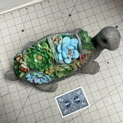 Cute Resin Solar Power Garden Statue
