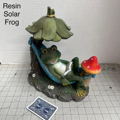 Resin Solar Frog In Hammock Led