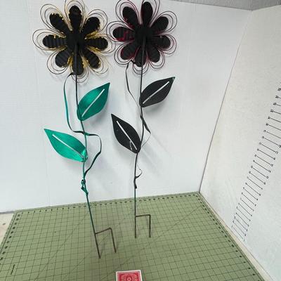 Metal Wind Wobble Flowers