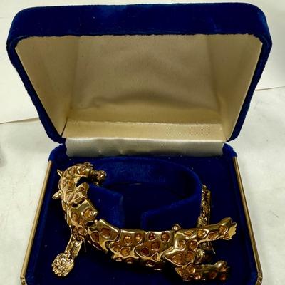 LEOPARD SHOULDER PIN