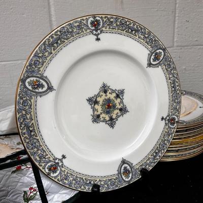 Royal Worcester "Portia" Dinner Plates (12)