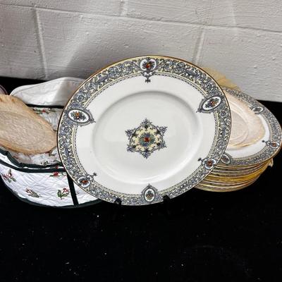Royal Worcester "Portia" Dinner Plates (12)