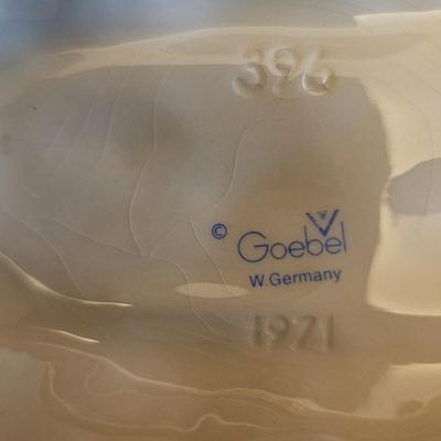 Hummel 1975 Collectors Plate w/ 2 figurines
